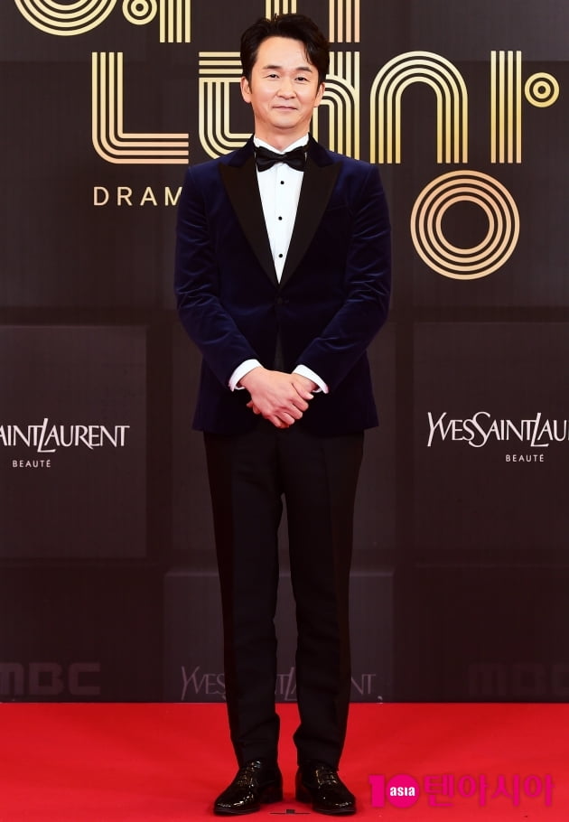 [TEN 포토] 김종태 '수줍은 포토타임'