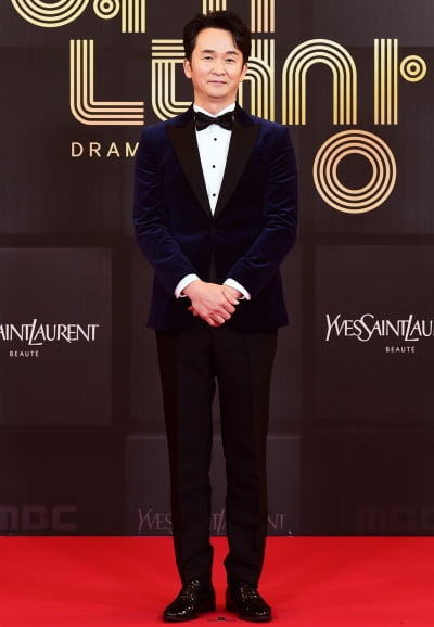 [TEN 포토] 김종태 '수줍은 포토타임'