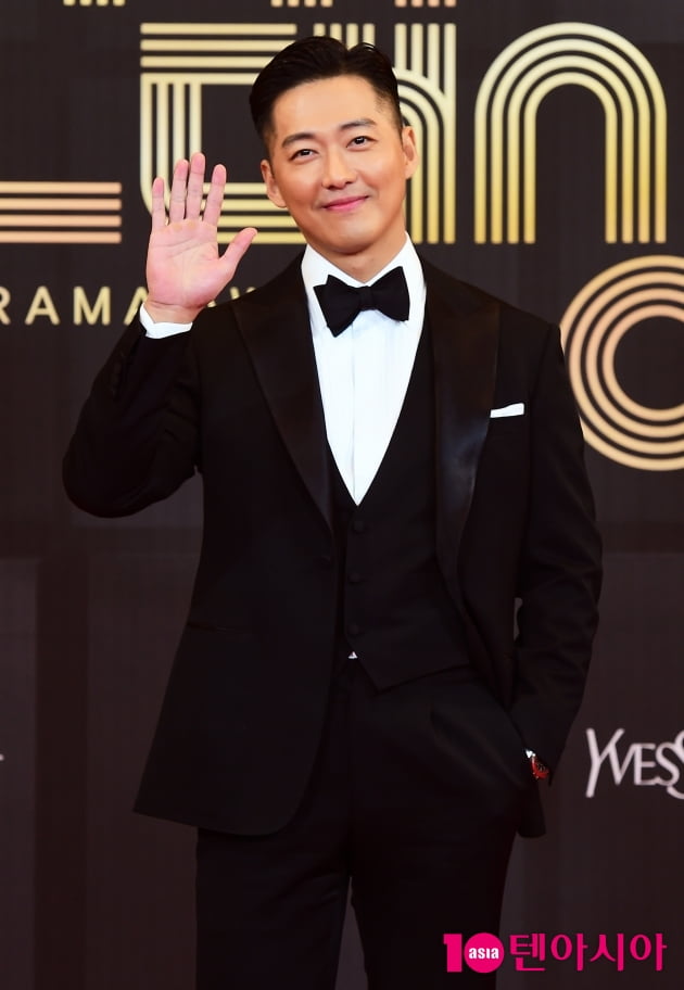 [TEN 포토] 남궁민 '스윗한 인사'