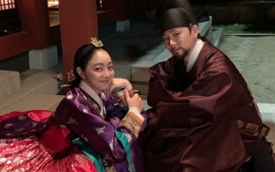 서효림, '앙숙' 이준호의 "우리집 곤룡포 버전 보고 싶어"…연기상 수상 축하 '훈훈' [TEN★]