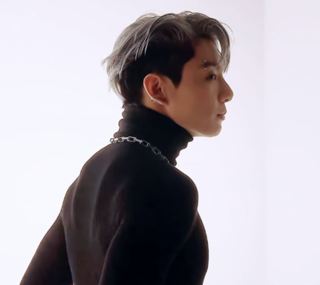 방탄소년단 정국, '명품 역삼각 몸매'...초절정 섹시