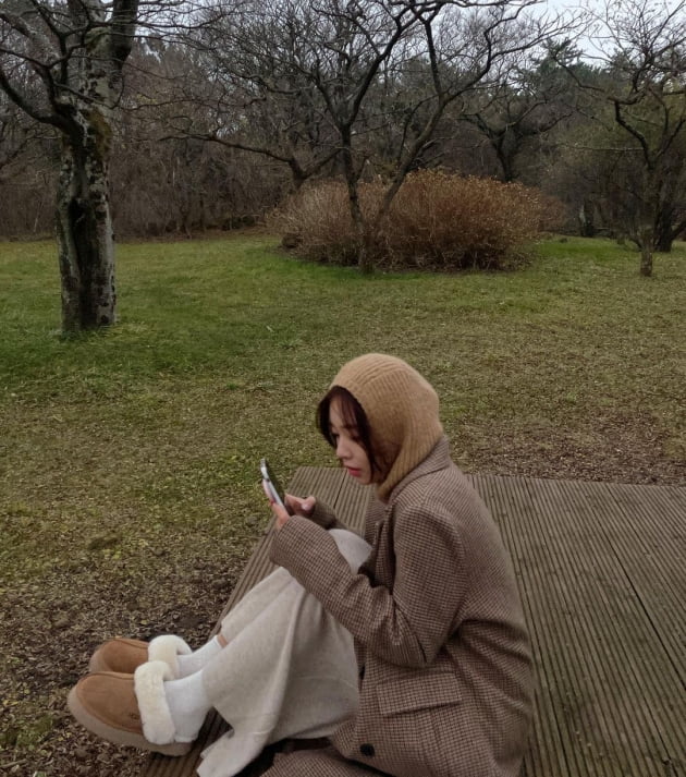 '박성광♥' 이솔이, 모자 푹 눌러쓰고 처연한 산책 "완전 춥다니까" [TEN★]