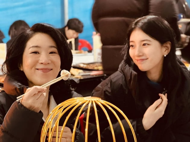수지, 촬영장에 차려진 호화 뷔페 "골라먹는 재미" [TEN★]
