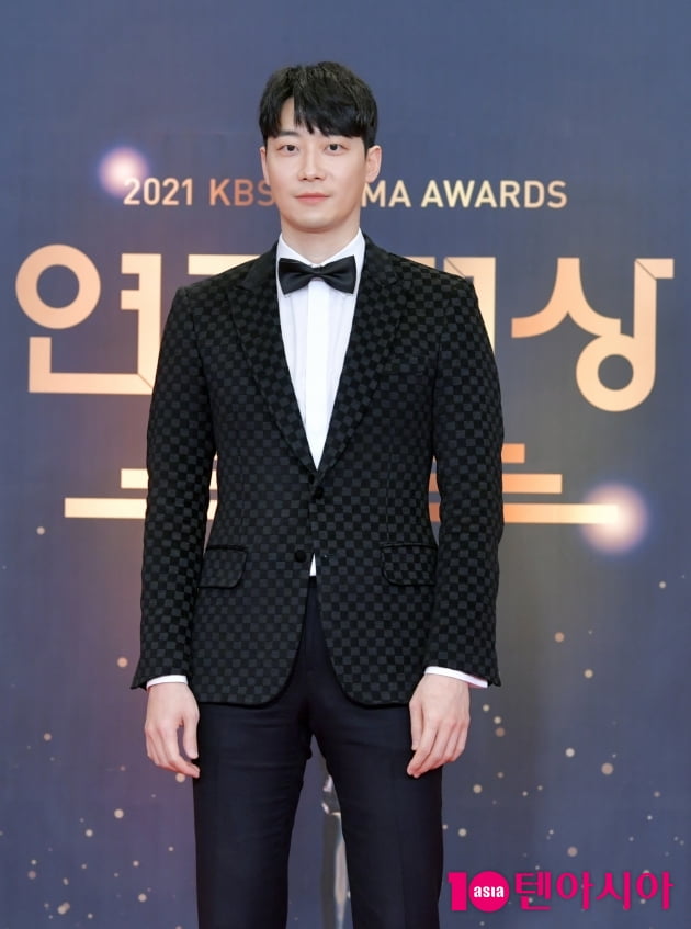 [TEN 포토] 윤한 '화려한 수트핏'(KBS 연기대상)
