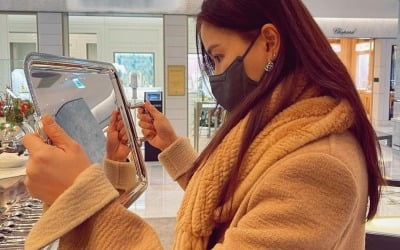 '장동건♥' 고소영, 명품백 메고 "설 준비"용 물만두 사러 갔지만…은쟁반에 뺏긴 시선 [TEN★]