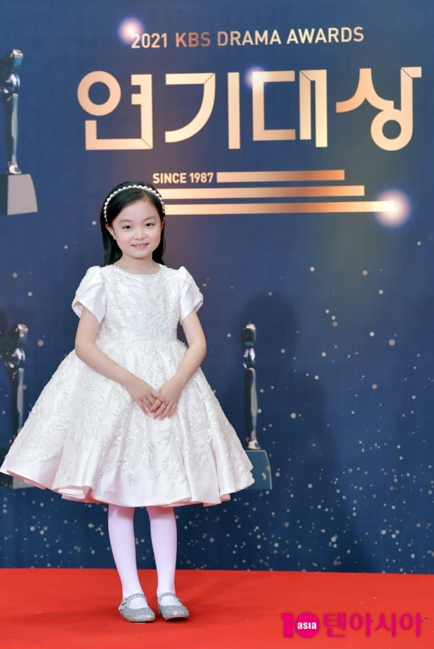 [TEN 포토] 김윤슬 '미소짓는 인형' (KBS 연기대상)