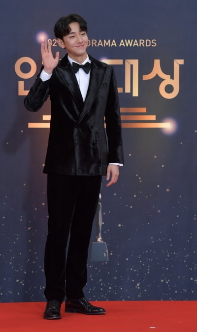 [TEN 포토] 남윤수 '보조개 미소' (KBS 연기대상)
