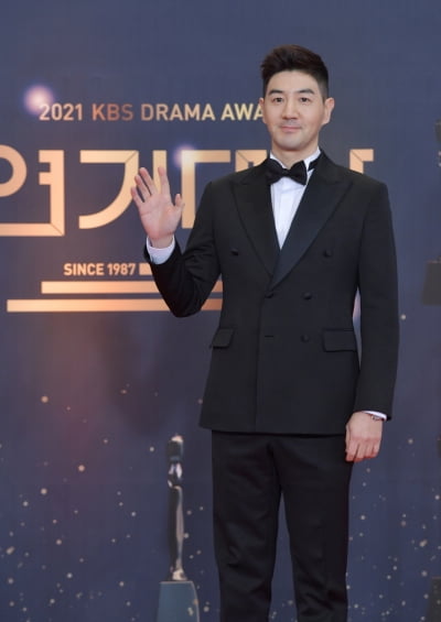 [TEN 포토] 한상진 '듬직한 인사' (KBS 연기대상)