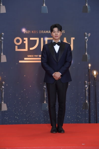 [TEN 포토] 이이경 '두 손 모아 다소곳하게' (KBS 연기대상)