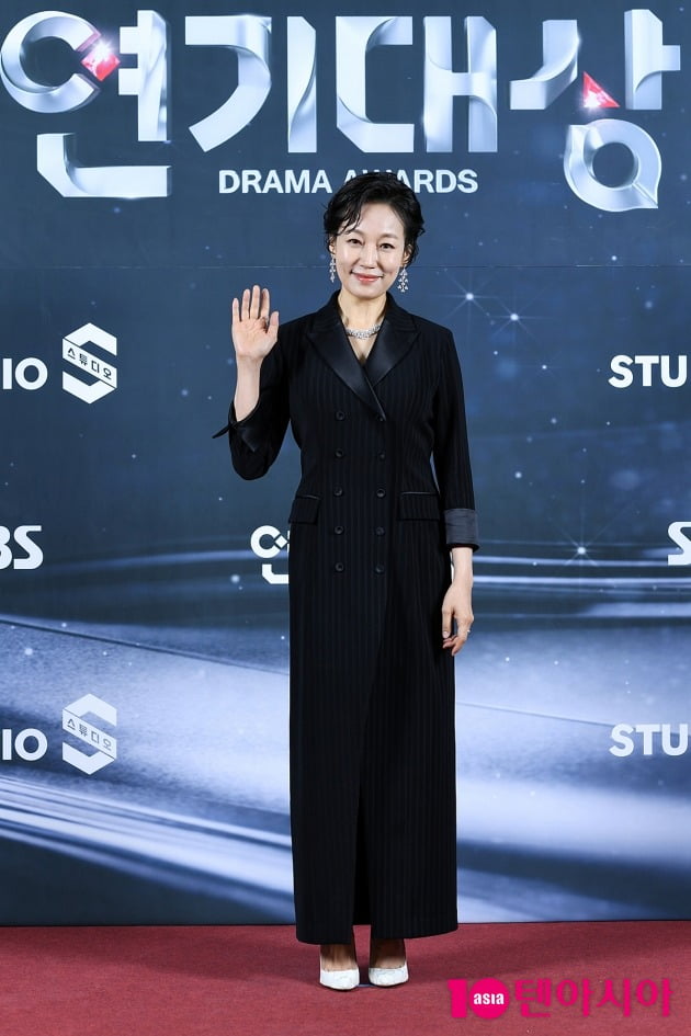 [TEN 포토] 포즈 취하는 진경
