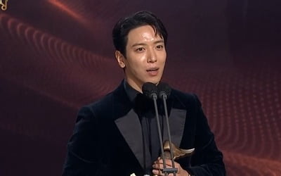 정용화X김민재, 우수상 수상 "2022년 첫 상, 무게 이겨내겠다...지켜봐달라" [KBS 연기대상]