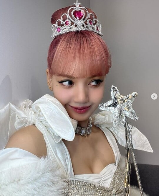 (사진=리사 SNS)