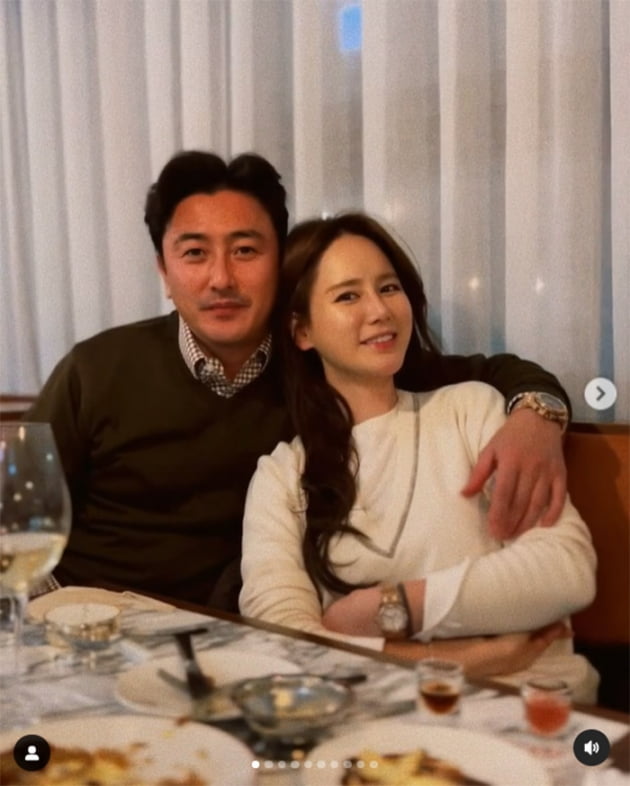 이혜원, ♥안정환 품에 안겨 와인 마시며 새해 맞이 "아이들이 찍어줘" [TEN★]