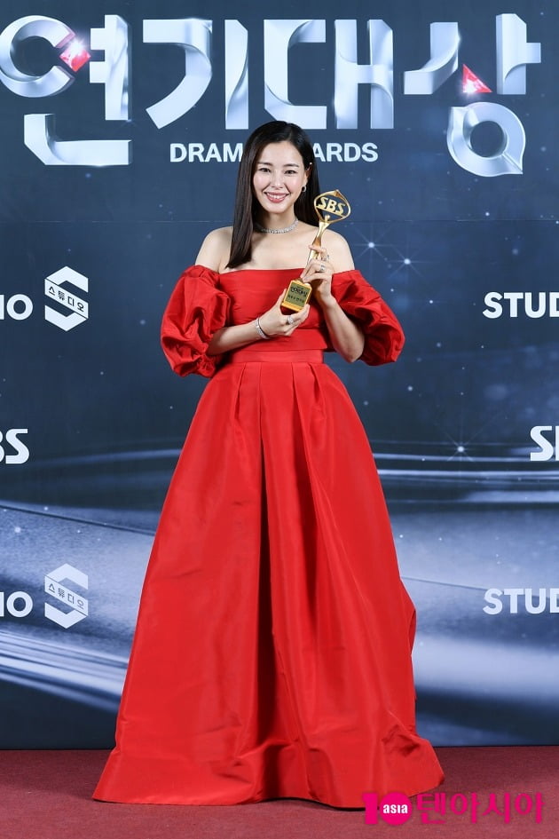 [TEN 포토] 이하늬 '미모 말하면 입아파'