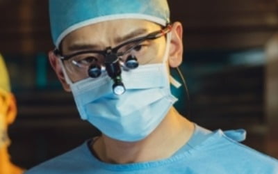 '고스트 닥터' 정지훈, 넋 나간 표정? 뭘 바라보나