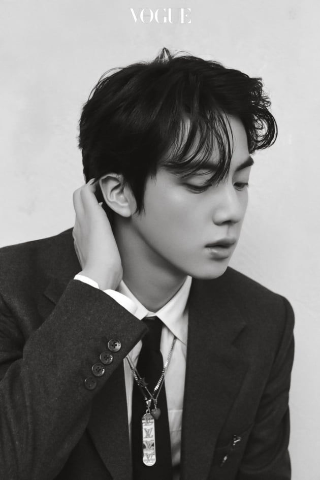 보그 디렉터, "방탄소년단 진 실물이 훨씬 더 잘생겼다"...멤버 중 유일하게 팔로우