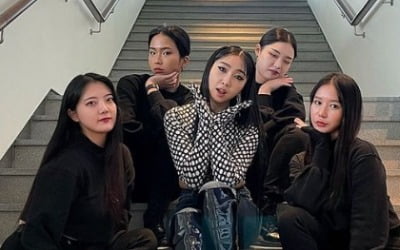 공민지, 늘린 게 아니라고? 마법의 계단서 뽐낸 롱다리[TEN★]