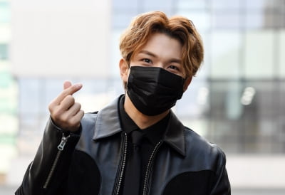 [TEN 포토] 엔플라잉 유회승 '멋진 하트 드려요'