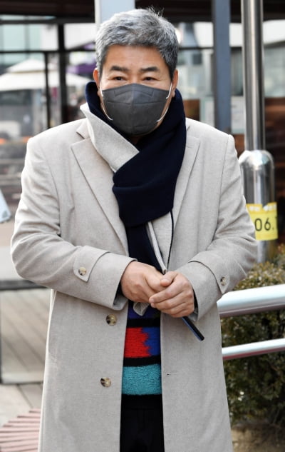 [TEN 포토] 진성 '많은 취재진 놀람'