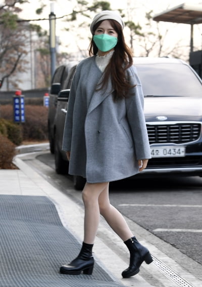 [TEN 포토] 양지은 '한파에 포기못하는 하의실종'