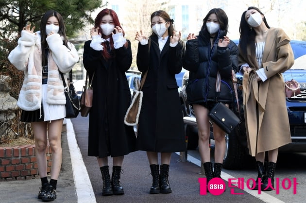 [TEN 포토] 있지 '방송국을 밝히는 미모'