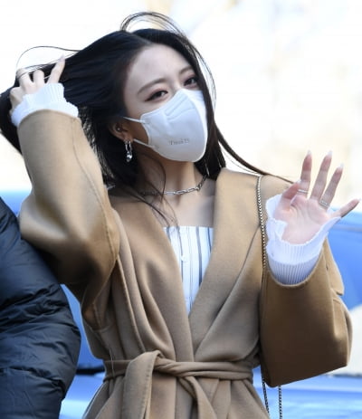 [TEN 포토] 있지 유나 '바람도 질투하는 미모'
