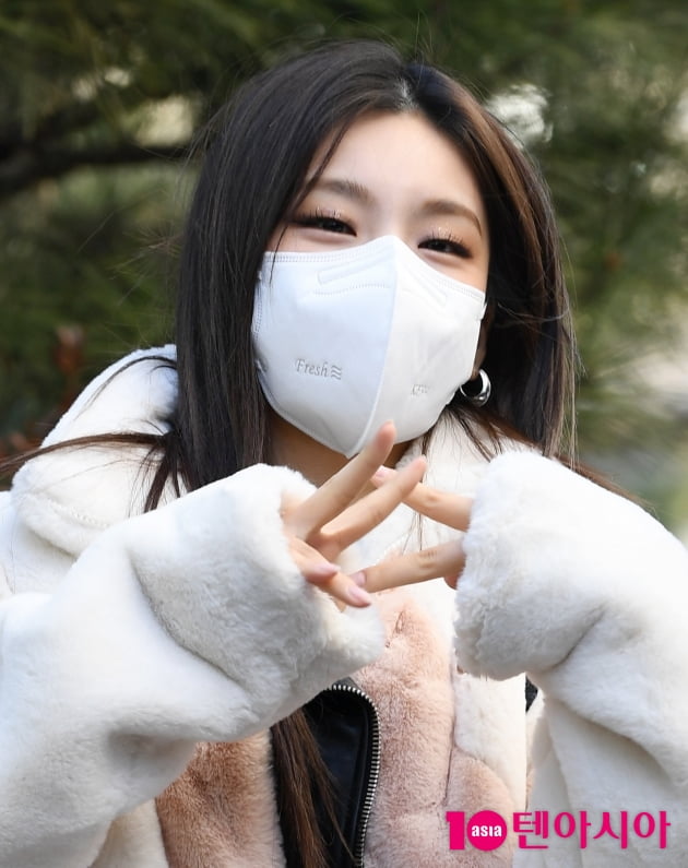 [TEN 포토] 있지 예지 '시그니처 인사'