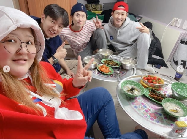 이국주, 회의라고 모이고 회식?...남다른 음식사랑[TEN★]