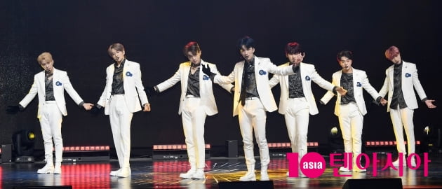 [TEN 포토] 트렌드지 ''BLUESET Chapter 1. TRACKS'으로 데뷔'