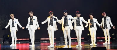 [TEN 포토] 트렌드지 ''BLUESET Chapter 1. TRACKS'으로 데뷔'