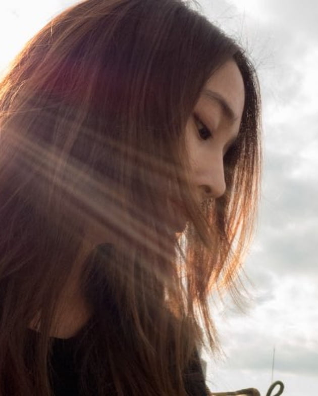 '이병헌♥' 이민정, 지금보다 앳된 분위기의 옛날 사진에 "나이 먹는 거 맞아" [TEN★]