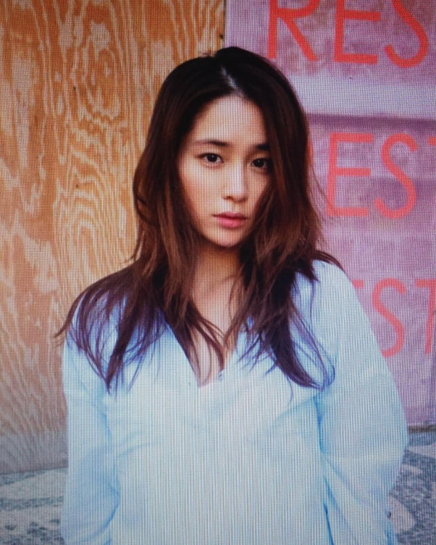 '이병헌♥' 이민정, 지금보다 앳된 분위기의 옛날 사진에 "나이 먹는 거 맞아" [TEN★]