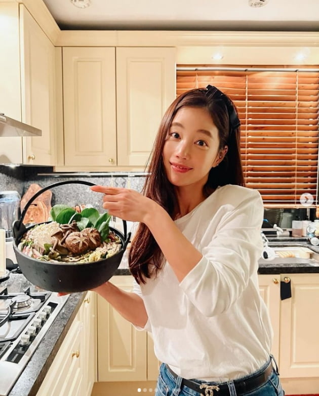 기은세, 밀푀유나베 한 그릇 먹고 가세요...요리도 척척[TEN★]