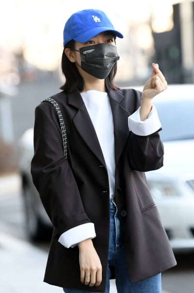 [TEN 포토] 고아성 '청순미 넘치는 하트'