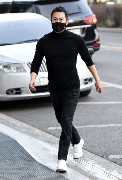 [TEN 포토] 박용우 '시크한 올블랙'