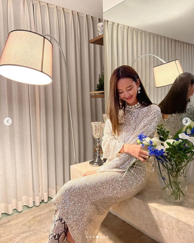 지소연, 반짝반짝 빛이나네...♥송재희 또 반하겠네[TEN★]