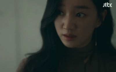 '공작도시' 수애, 이이담 과거 의심 "어떻게 살았냐"