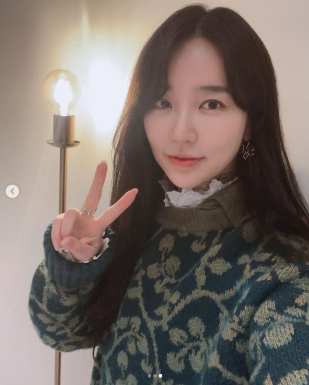 윤은혜, 피부에 조명을 달았나...초동안 매력[TEN★]