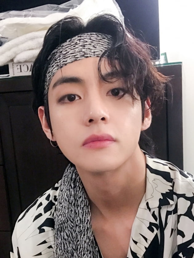 방탄소년단 뷔, '실물 영접하고 싶은 남돌' 1위