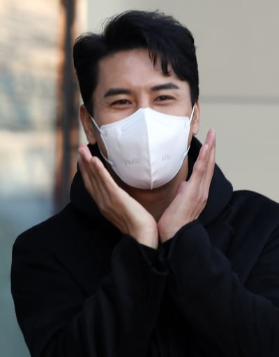 [TEN 포토] 장민호 '꽃받침도 귀엽게'