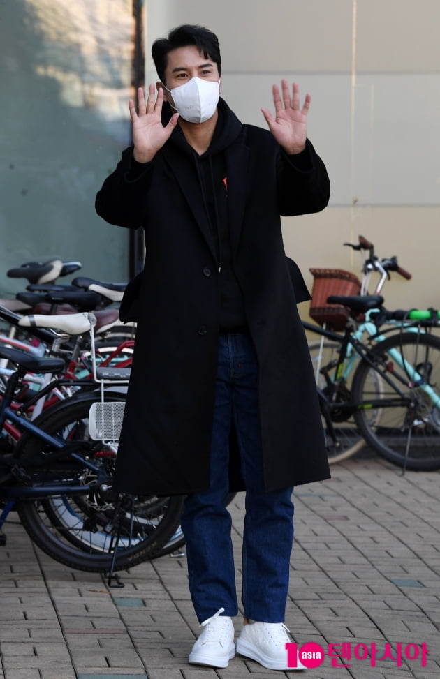 [TEN 포토] 장민호 '얼음도 녹일듯한 인사'