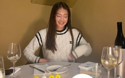 '사업가♥' 이시영, 성수동 와인바에서 취기 오른 얼굴…볼 발그레 "와 여기 진짜" [TEN★]