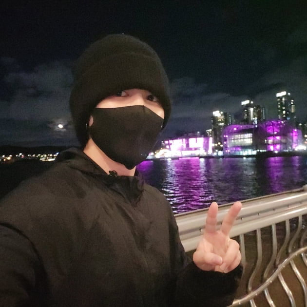 방탄소년단 지민, 달밤에 한강에서 러닝 삼매경[TEN★]