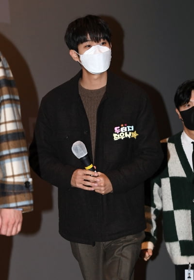 [TEN 포토] 최우식 '마스크 뚫고나올 잘생김'