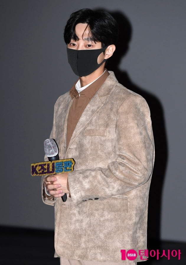 [TEN 포토] 진영 '심쿵 눈맞춤'