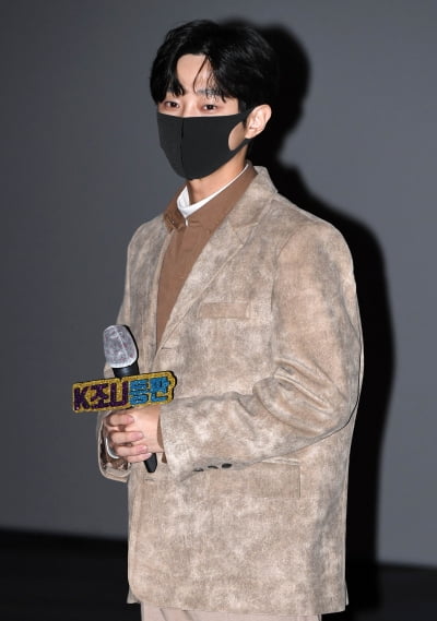 [TEN 포토] 진영 '심쿵 눈맞춤'