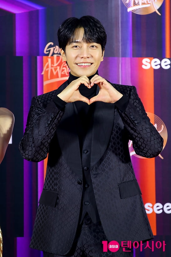 [TEN 포토] 이승기 '스윗한 미소'