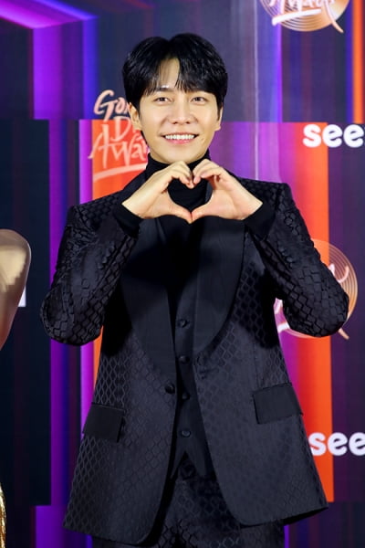 [TEN 포토] 이승기 '스윗한 미소'