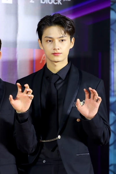 [TEN 포토] 세븐틴 준 '짙은 잘생김'