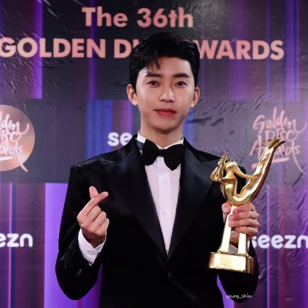 '골든디스크' 임영웅, '베스트 솔로 아티스트' 수상→네이버 TV 1위